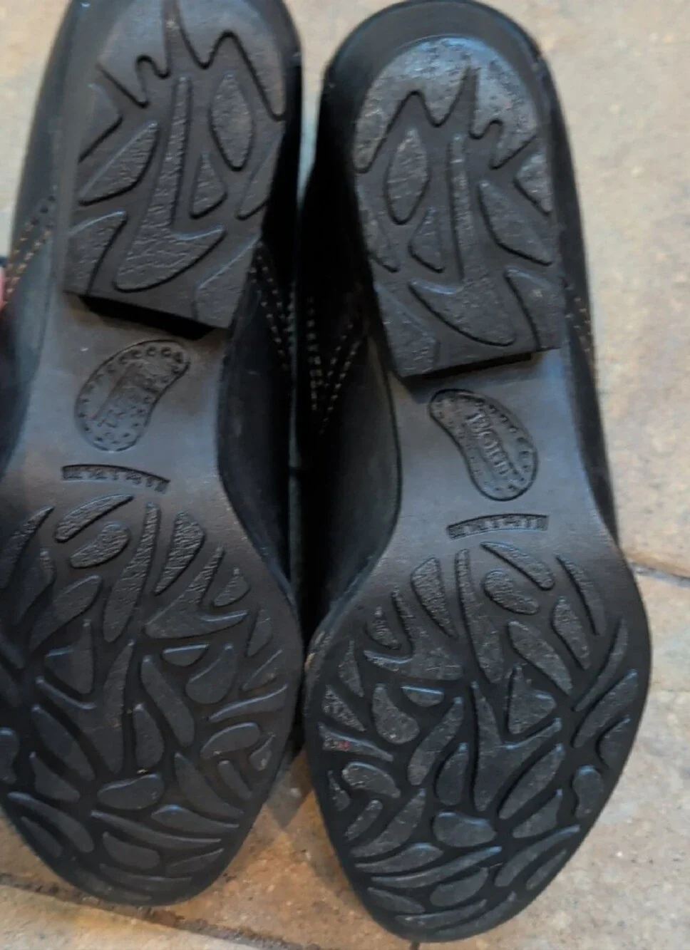 Born Black Leather Chelsea-Style Ankle Boots with Contrast Stitching